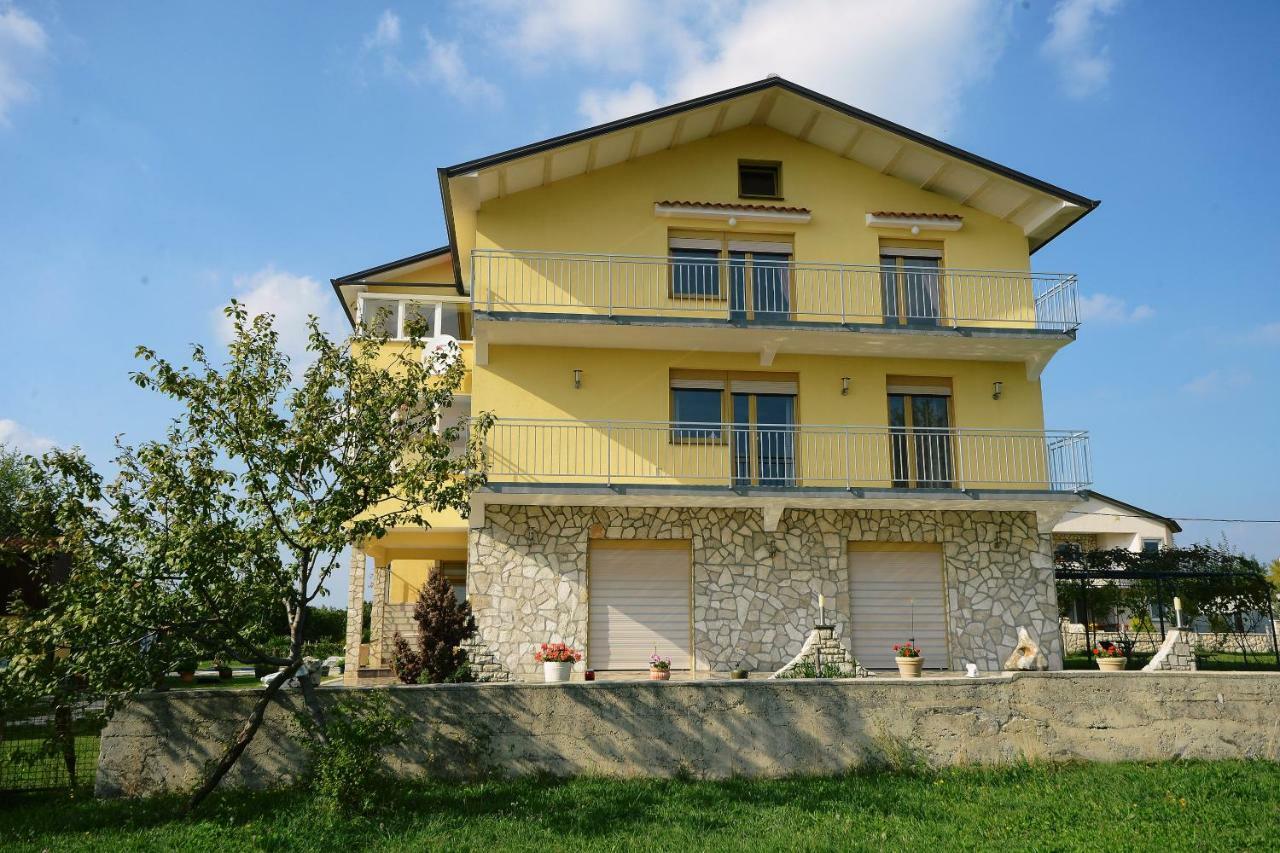 Ferienhaus Tomic Nedeščina Bagian luar foto